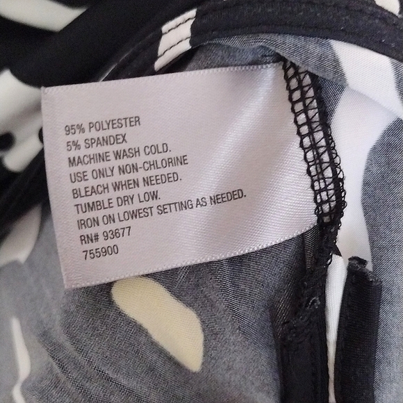 Worthington Abstract Patterned Sleeveless Blouse - Picture 7 of 8